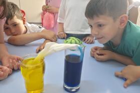 În laboratorul Curcubeului… culorile s-au întors acasă! 🌈😊